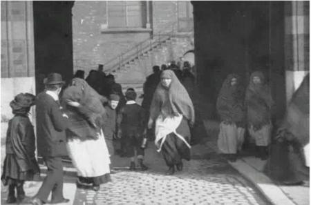 پوشش زنان انگلیس در ۱۰۰ سال پیش را ببینید+عکس 18 پوشش زنان انگلیس در ۱۰۰ سال پیش را ببینید+عکس