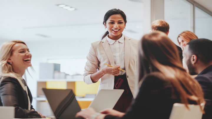 به چشم آمدن در محل کار با ۱۰ ترفند اثربخش 19 ۱۰ نکته برای بیشتر دیده شدن در محیط کار