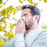 در موردی بی‌سابقه در جهان، نای مردی براثر نگه داشتن عطسه سوراخ شد