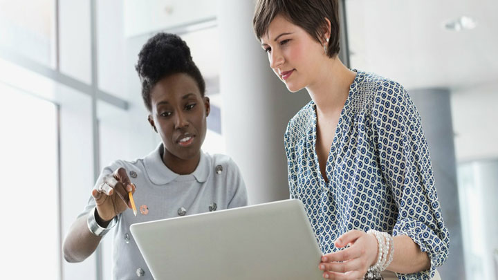 چطور به رئیسمان بگوییم حجم کارمان زیاد است؟ 13 صحبت و مذاکره با رئیسمان درباره کار زیادمان