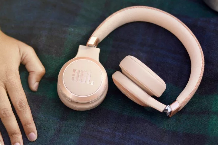 1704728199 950 JBL از هدفون‌ها، اسپیکرها و ایرباد تازه خود برای سال.webp