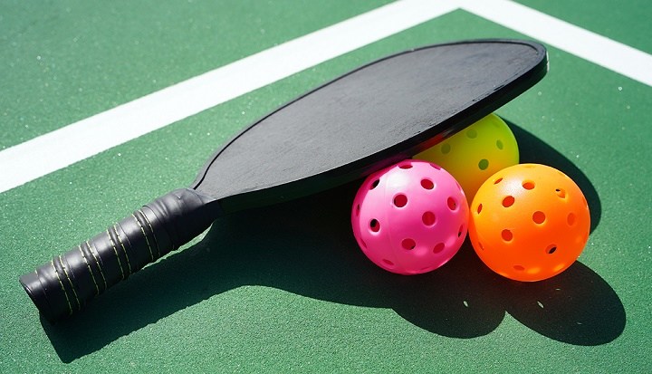 آشنایی با پیکل بال؛ ورزشی برای همه سنین 42 راکت و توپ پیکل بال