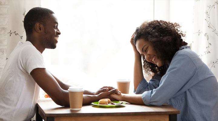 چطور با همسرمان درمورد سکس سخن بگویید کنیم؟ 19 زن و شوهر در حال صحبتکردن