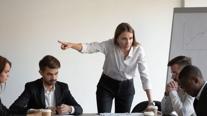 آسیب‌های قلدری در محیط کار