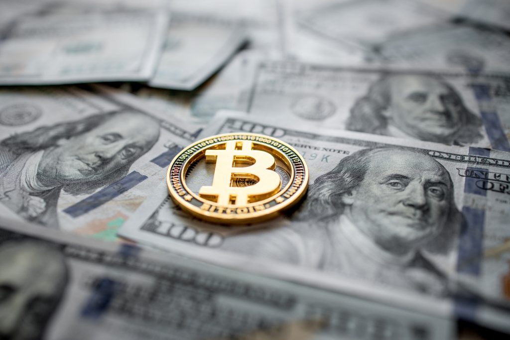 بیت کوین بخریم یا نخریم؟ ( ۵ علت خرید و ۵ علت نخریدن بیت کوین)_تونل زمان 4 بیت کوین بخریم یا نخریم؟ ۵ علت خرید و