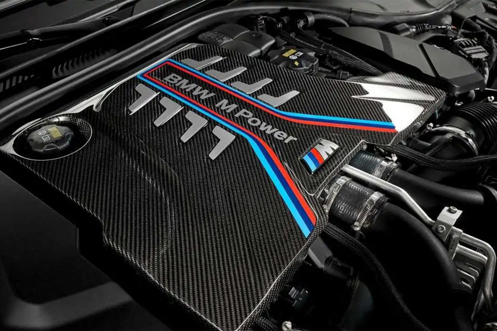 بی‌ام‌و موتور V-8 را کنار نمی‌گذارد
