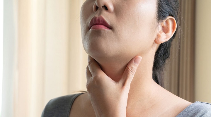 سیب گلو یا سیب آدم؛ ساختار، اندازه، جراحی + چطور سیب گلو داشته باشیم؟_تونل زمان 2 درد و التهاب سیب گلو