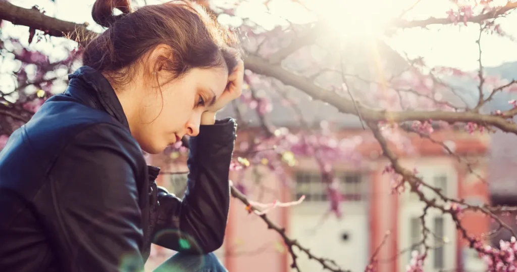 چرا در بهار افسرده می‌شویم؟ + چطور با افسردگی بهاری کنار بیاییم؟