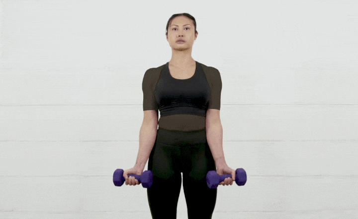 حرکات بدنسازی با دمبل؛ ۲۷ تمرین و انواع حرکات با دمبل_تونل زمان 6 ورزش با دمبل - جلوبازو با دمبل