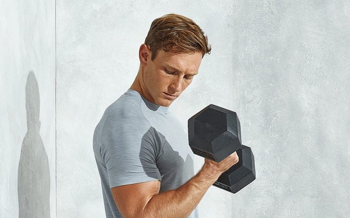 حرکات بدنسازی با دمبل؛ ۲۷ تمرین و انواع حرکات با دمبل_تونل زمان 4 ورزش با دمبل - آیا می توانیم با دمبل عضله بسازیم