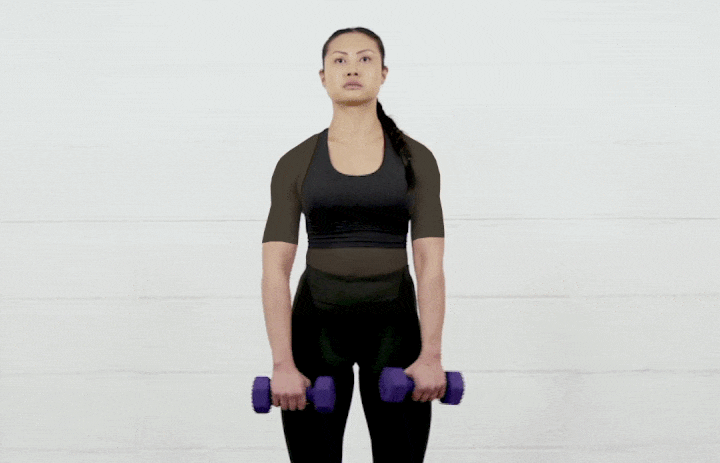 حرکات بدنسازی با دمبل؛ ۲۷ تمرین و انواع حرکات با دمبل_تونل زمان 10 ورزش با دمبل - پارو از جلو