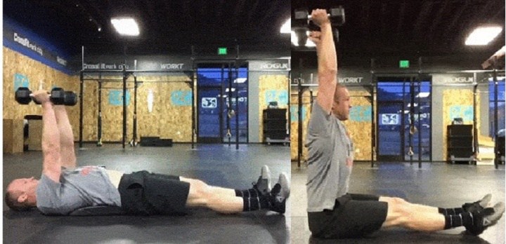 حرکات بدنسازی با دمبل؛ ۲۷ تمرین و انواع حرکات با دمبل_تونل زمان 17 ورزش با دمبل - دراز نشست با وزنه