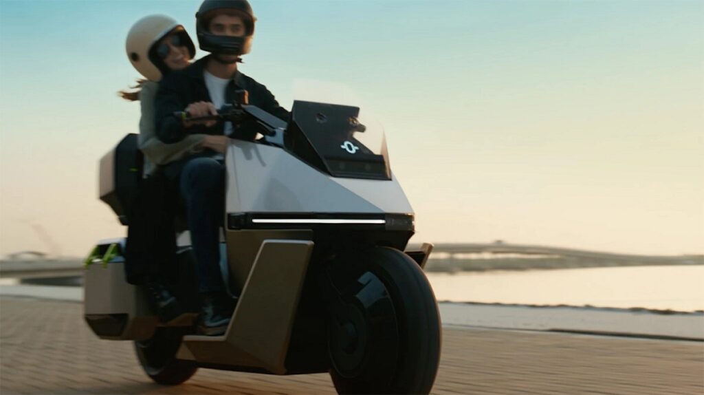 اسکوتر برقی خودران توسط استارتاپ چینی Omoway رونمایی شد_تونل زمان 4 موتورسیکلت چینی