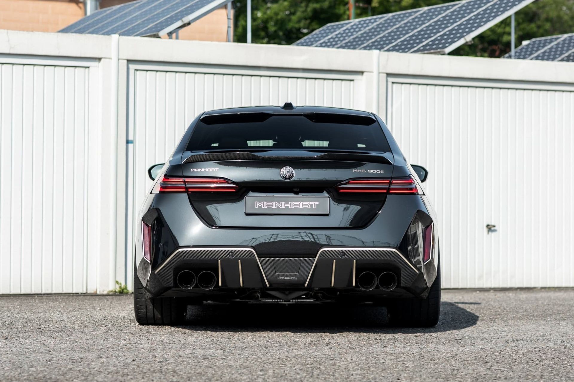نمای پشتی مدل سفارشی BMW M5 منهارت