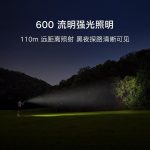 چراغ‌قوه‌ی Mijia Outdoor Multifunctional Light درحال روشن‌کردن جنگل