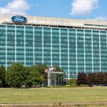 ساختمان شیشه‌ای فورد از نمای بیرون